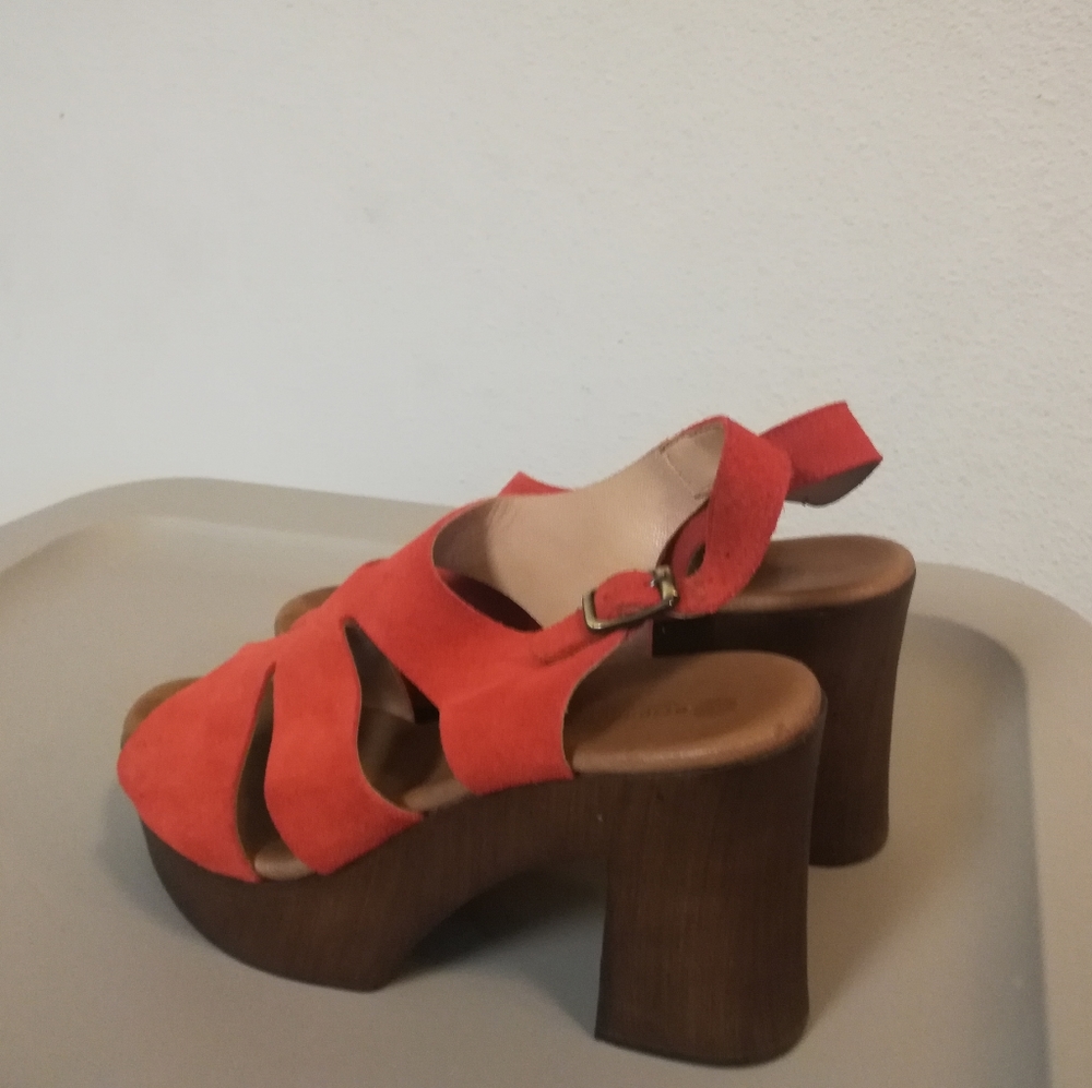 Eric Michael Sienna red platform sandals- never worn outside